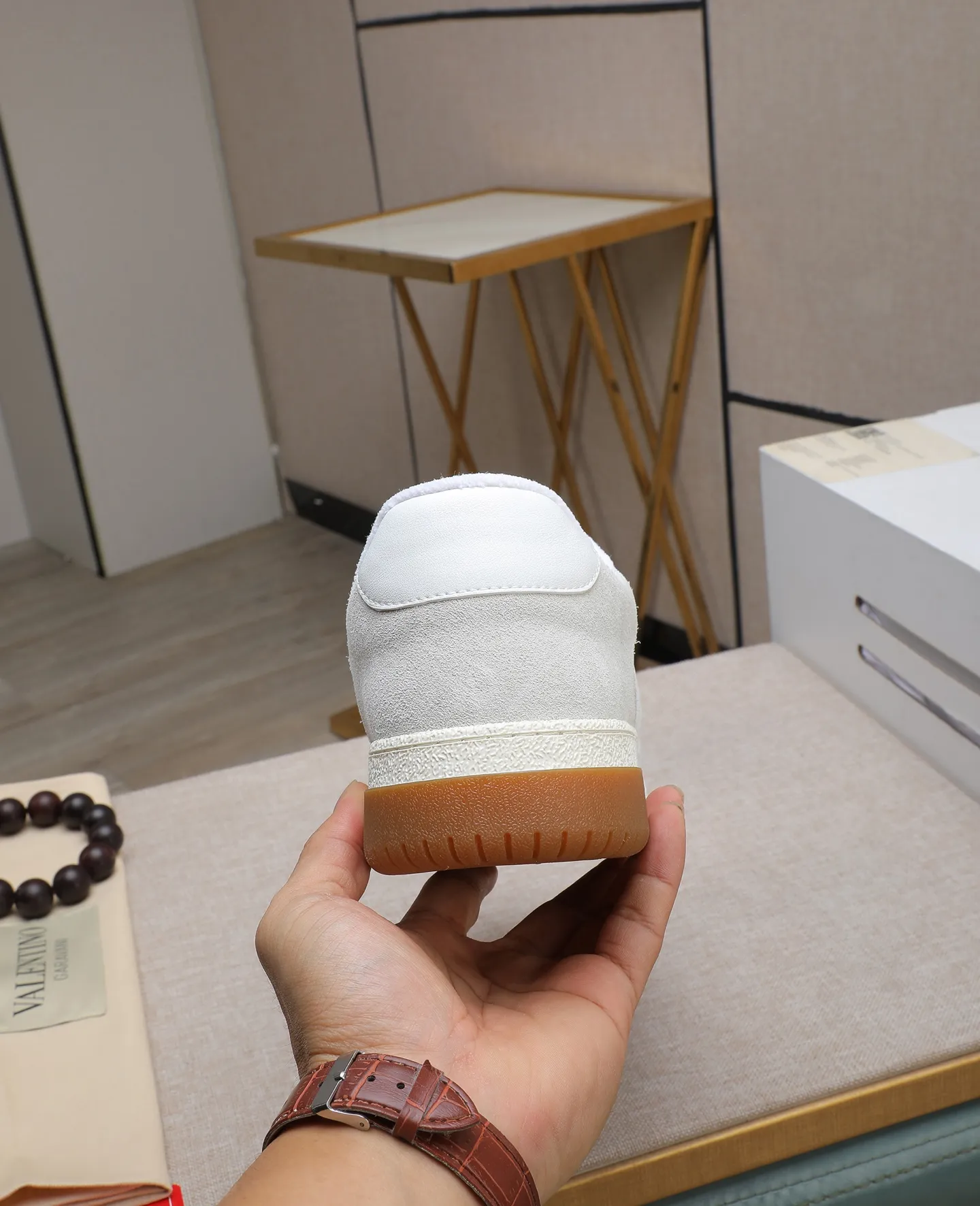 Men's shoes 💰740【Valentino】Couples model, size: Men's model 39-44 (45 customized) Valentino Valentino Couple model Joie de Jouer series Velcro Thick sole Bread shoes Couple model Casual sports shoes White shoes Original purchase and development Production Joie de Jouer series The style is simple but not out of style. The pure white base is paired with fresh green and soft beige, and the unique Velcro design highlights your personality. Every detail tells fashion and quality. Wear it, take a confident step, and start the trend journey. Delivered in exquisite packaging🛍📦 ▪️Material: Original custom imported first-layer cowhide ▪️Inner lining: Original custom made soft sheepskin lining ▪️Outsole: Original open-molded non-slip TPU material ▪️Sole thickness: 3.5CM